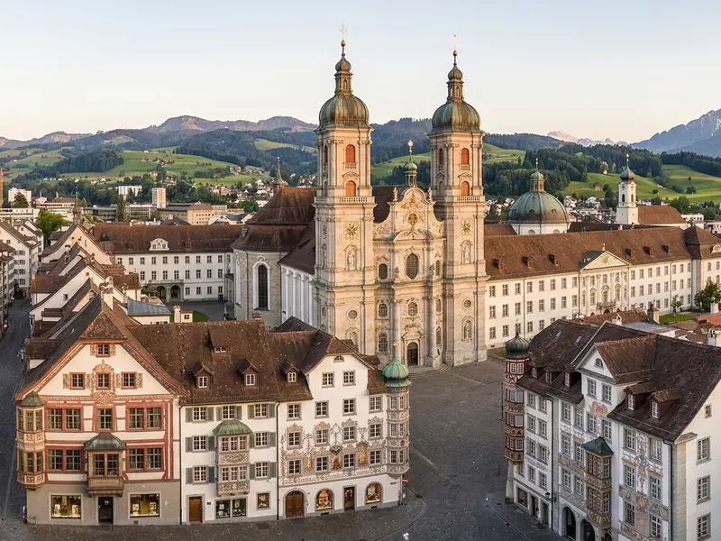 Blick auf St. Gallen mit der barocken Kathedrale und der Altstadt