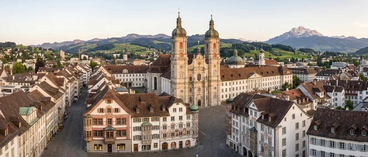 Blick auf St. Gallen mit der barocken Kathedrale und der Altstadt